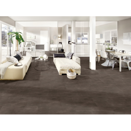 Podłoga w salonie została ułożona z wykorzystaniem płytek winylowych Project Floors SPC Core Collection ST 240.